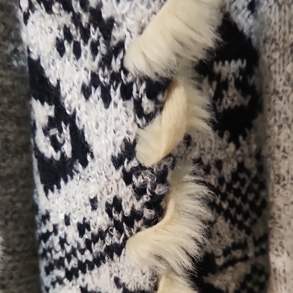 VENUS Black and Cream Knit Long Heavy Duster. - Picture 5 of 7